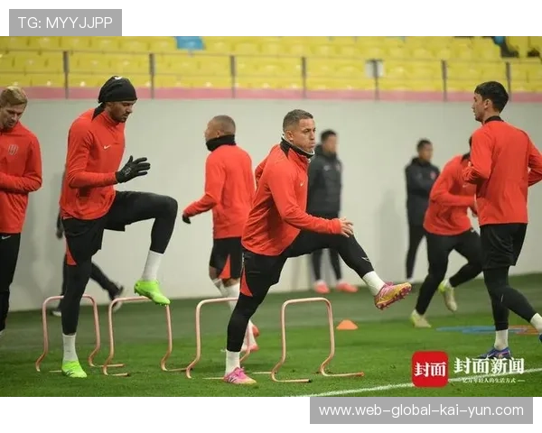 蓉城新帅阿洛伊西推行四后卫体系 亚冠生死战前高强度反抢成关键