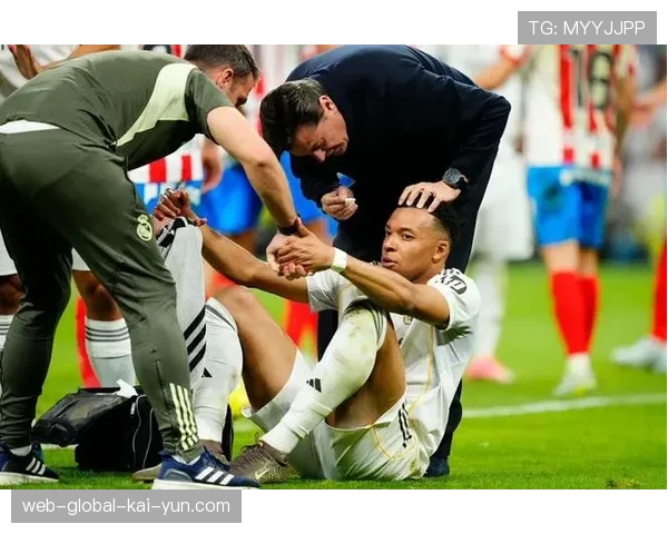 皇马防线轮转保护缺失,对阵赫罗纳暴露区域协防漏洞 皇马防线轮转保护缺失,对阵赫罗纳暴露区域协防漏洞